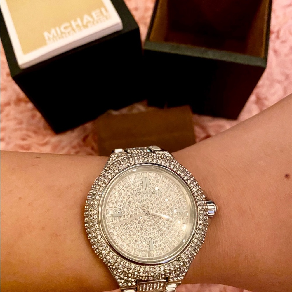 Michael Kors Crystal Elegant Silver Women's Watch - Picture 2 of 4